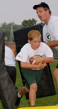 Non-contacting running back drills at Packers Youth Football Camps